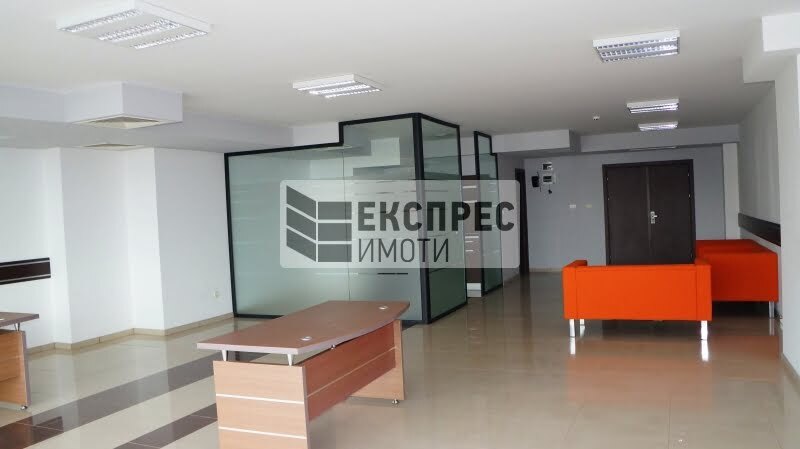 Необзаведен Офис