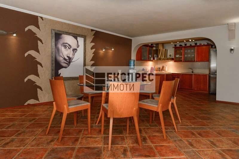 Обзаведен Тристаен апартамент
