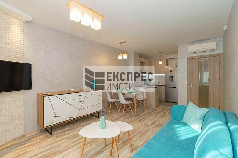 Нов, Луксозно Обзаведен Двустаен апартамент