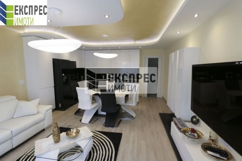 Furnished, LUXURY 2 bedroom apartment