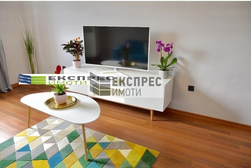 Newly furnished, luxurious 1 bedroom apartment