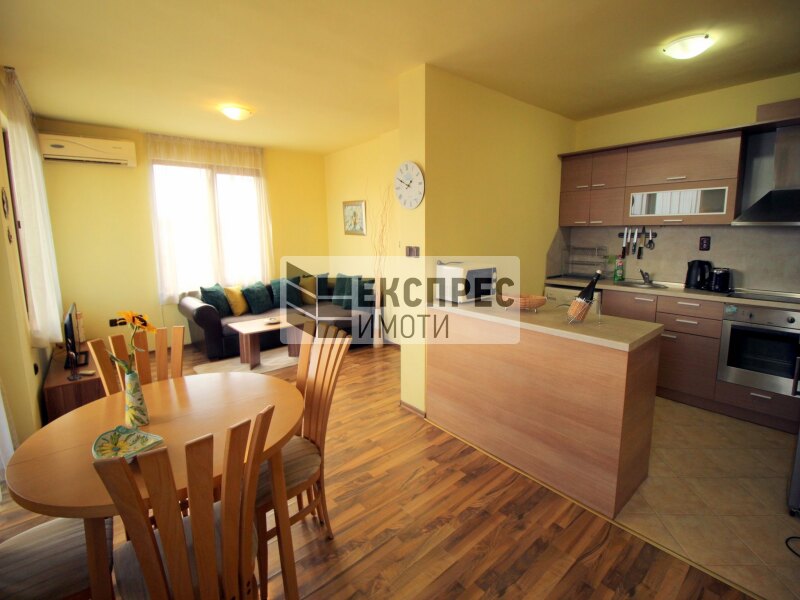 Луксозен, Обзаведен, Тристаен апартамент