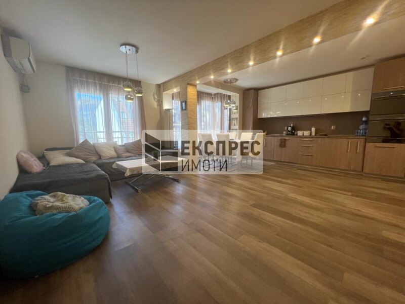 Обзаведен Четиристаен апартамент