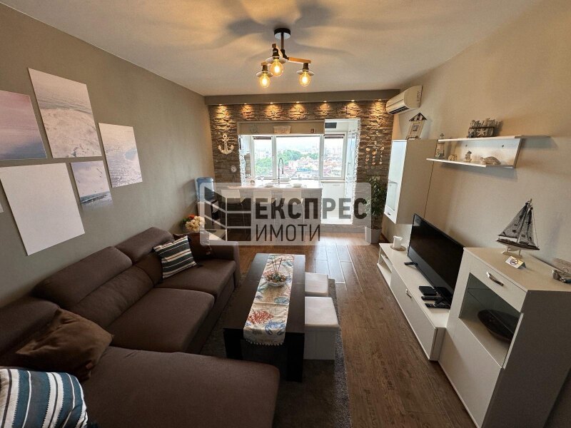 Neu, Möbliert 1 Schlafzimmer Wohnung