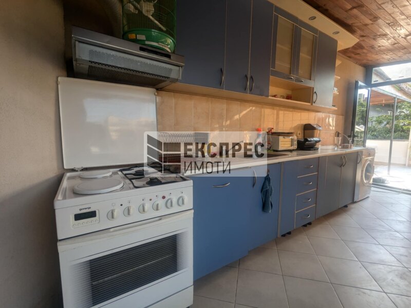 Furnished 3 Schlafzimmer Wohnung