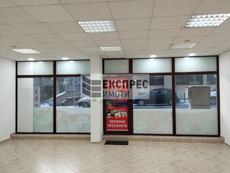  Commercial space