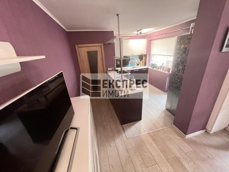 Neu, Möbliert 2 Schlafzimmer Wohnung