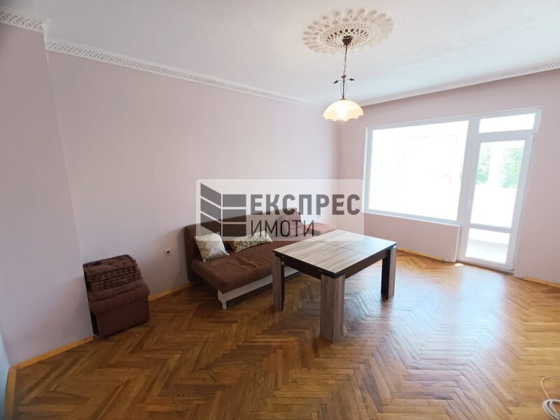 Unfurnished 1 bedroom apartment