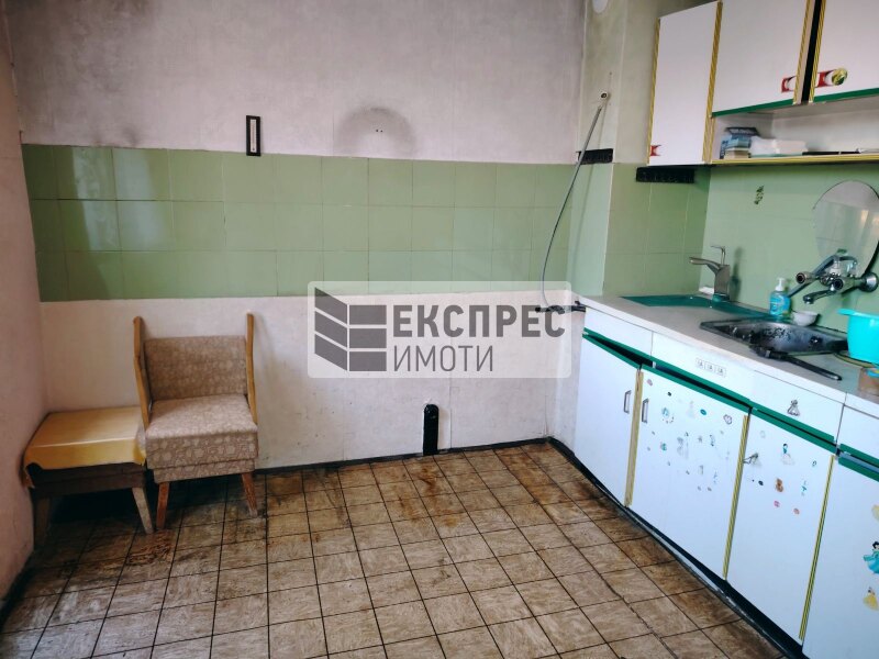 ЗА РЕМОНТ, Необзаведен, Двустаен апартамент