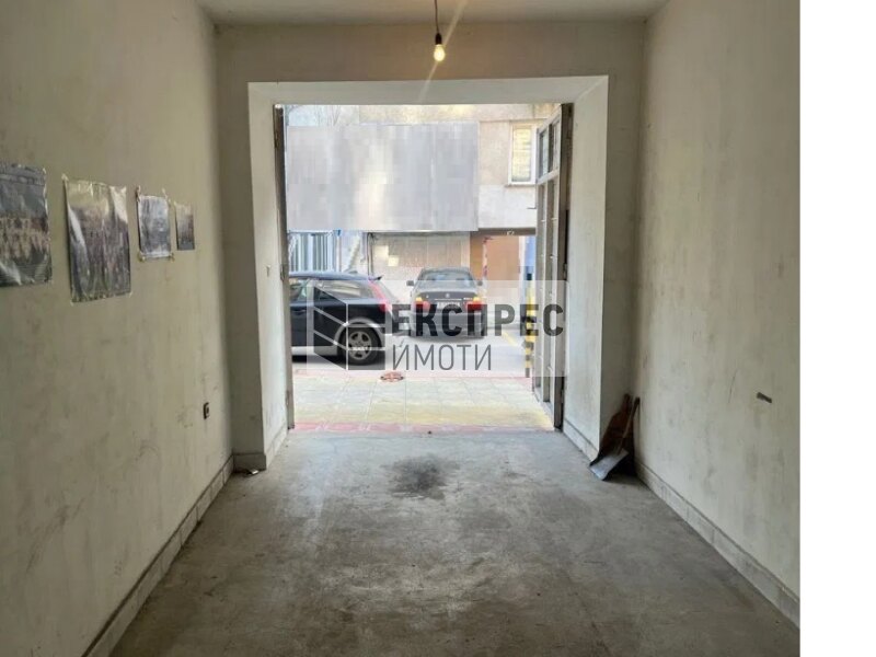 Самостоятелно помещение -  гараж Гараж