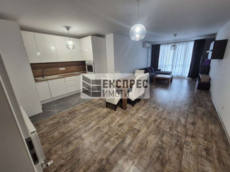 Нов, Луксозно Обзаведен Тристаен апартамент