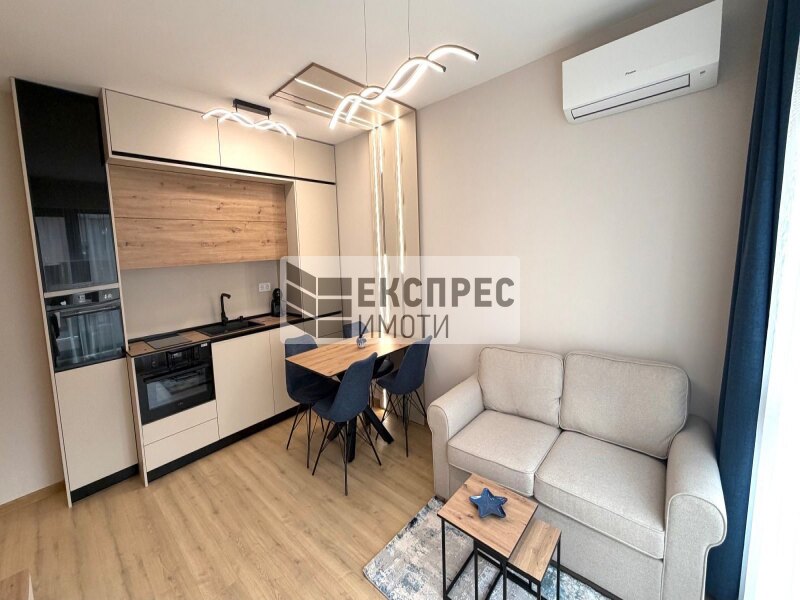 Нов, Луксозен, Обзаведен Двустаен апартамент