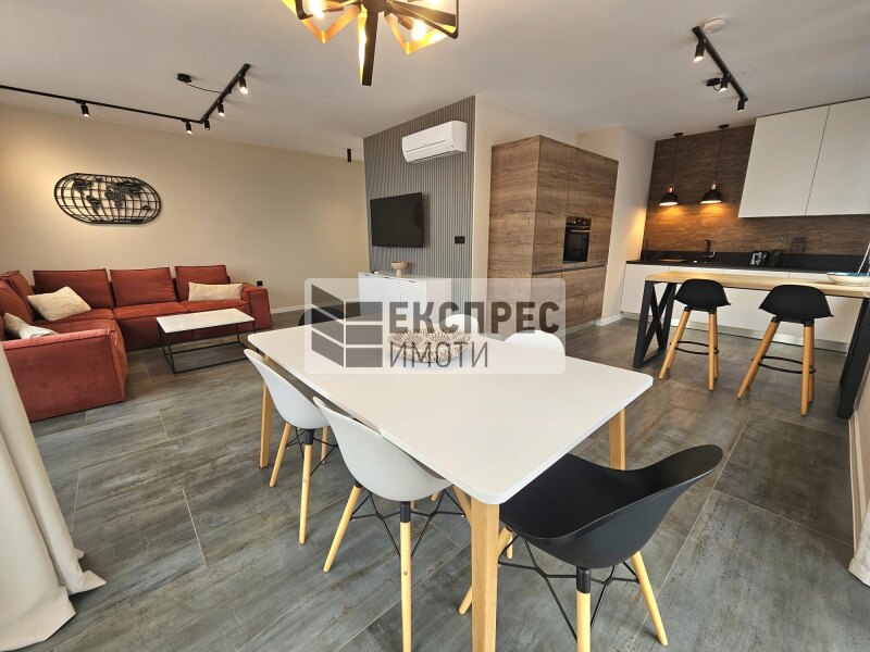 Луксозна, Обзаведена Къща