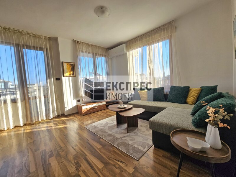 Луксозен, Обзаведен, Тристаен апартамент