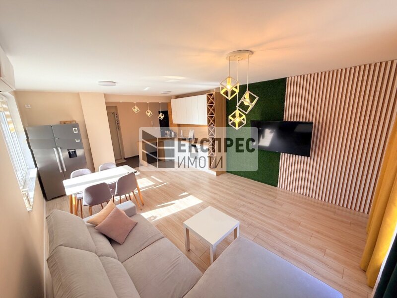 Луксозно, Обзаведен Тристаен апартамент