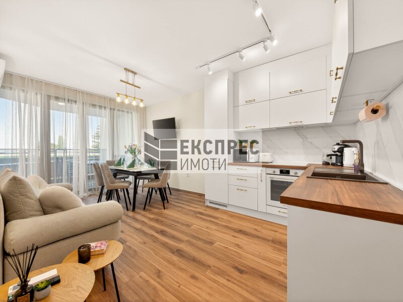 Neue, Möblierte, Luxuriös 1 Schlafzimmer Wohnung