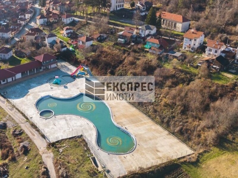 15 дкр парцел за овеселителен център Парцел