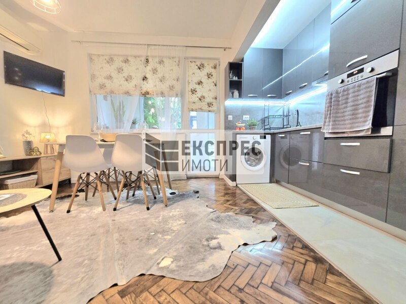 Neu, Möbliert 2 Schlafzimmer Wohnung