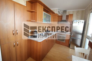 Обзаведен Тристаен апартамент, Окръжна болница