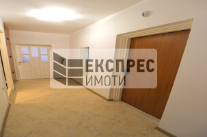 Обзаведен Тристаен апартамент, Окръжна болница