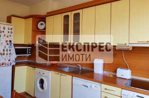 Furnished 3 bedroom apartment, Center