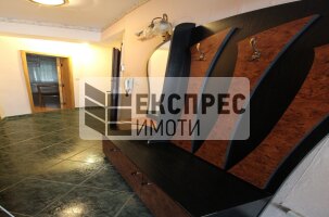 Обзаведен Тристаен апартамент, Окръжна болница