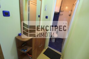 Обзаведен Едностаен апартамент, Генералите