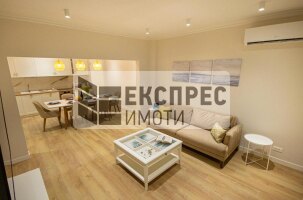 Обзаведен, Нов, Луксозен Тристаен апартамент, Червен площад