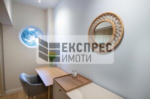 Обзаведен, Нов, Луксозен Тристаен апартамент, Червен площад