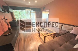 Обзаведен, Тристаен апартамент, Червен площад