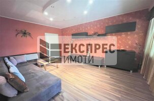 Обзаведен, Тристаен апартамент, Червен площад