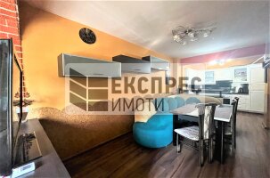 Обзаведен, Тристаен апартамент, Червен площад