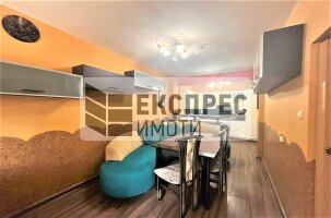 Обзаведен, Тристаен апартамент, Червен площад