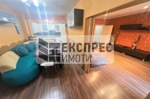 Обзаведен, Тристаен апартамент, Червен площад