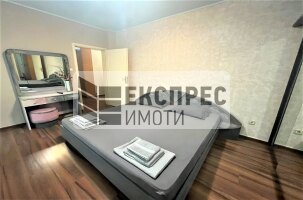 Обзаведен, Тристаен апартамент, Червен площад