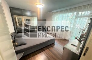 Обзаведен, Тристаен апартамент, Червен площад