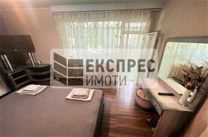 Обзаведен, Тристаен апартамент, Червен площад