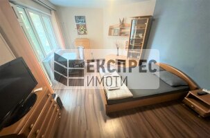 Обзаведен, Тристаен апартамент, Червен площад