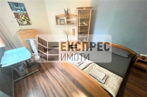 Обзаведен, Тристаен апартамент, Червен площад