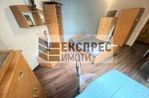 Обзаведен, Тристаен апартамент, Червен площад