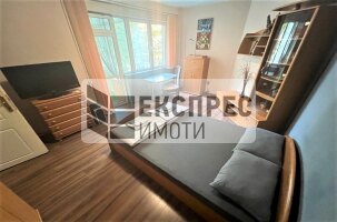 Обзаведен, Тристаен апартамент, Червен площад