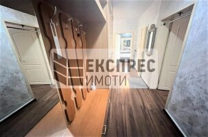 Обзаведен, Тристаен апартамент, Червен площад