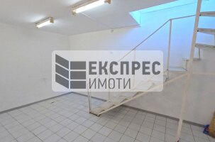 Unfurnished Commercial space, Center