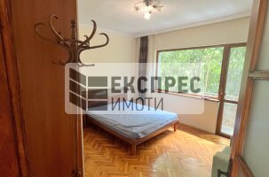 Обзаведен Тристаен апартамент, Гръцка махала