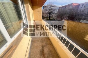 Обзаведен Тристаен апартамент, Център
