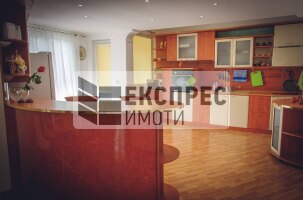 Furnished 3 bedroom apartment, Center