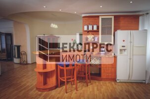 Furnished 3 bedroom apartment, Center