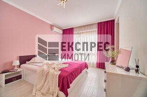 Neu, Möbliert, Luxuriös 1 Schlafzimmer Wohnung, Center