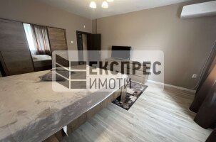 Neu, Möbliert, Luxuriös 2 Schlafzimmer Wohnung, Center