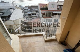 Нов, Обзаведен Тристаен апартамент, Окръжна болница